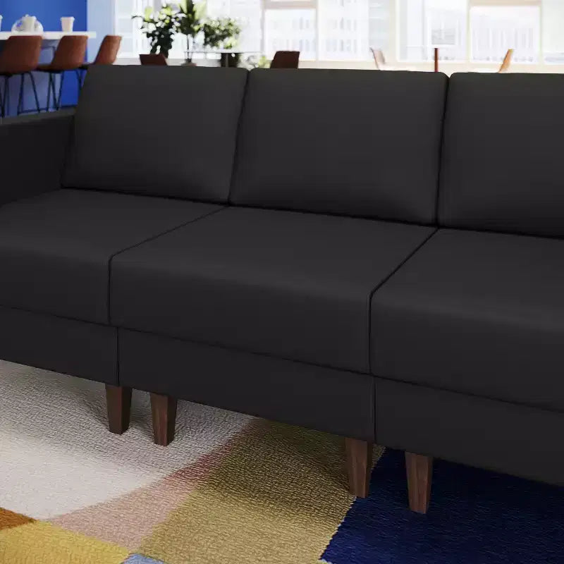 Fauteuil de réception capitonné avec pieds en noyer et patins réglables