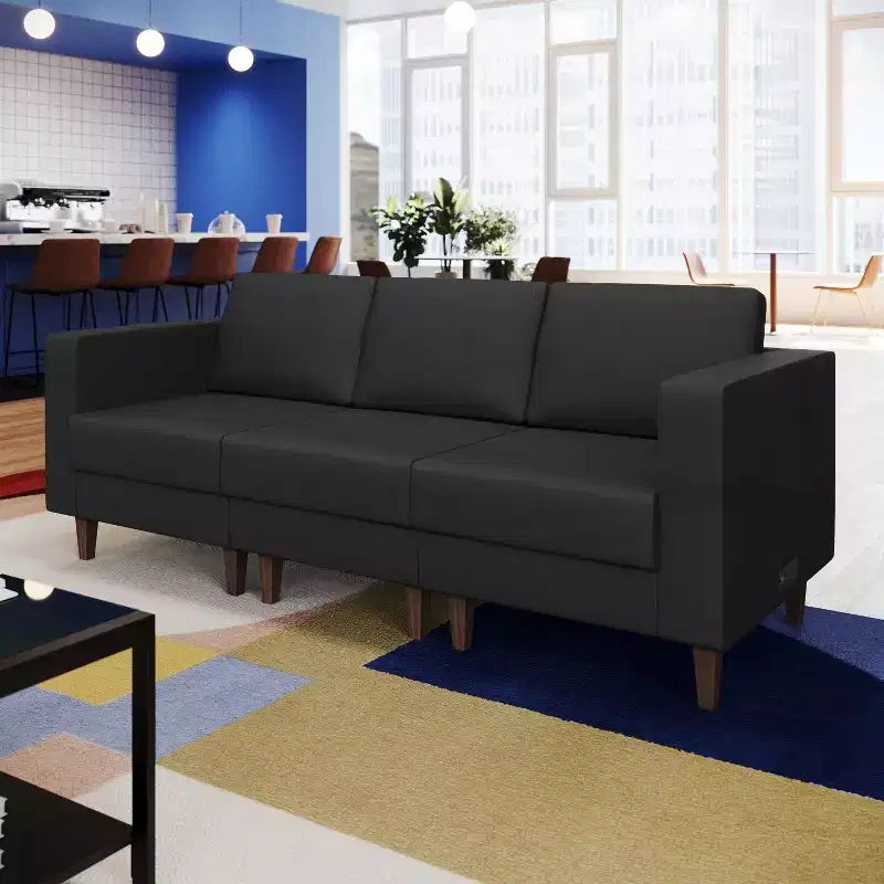 Fauteuil de réception capitonné avec pieds en noyer et patins réglables