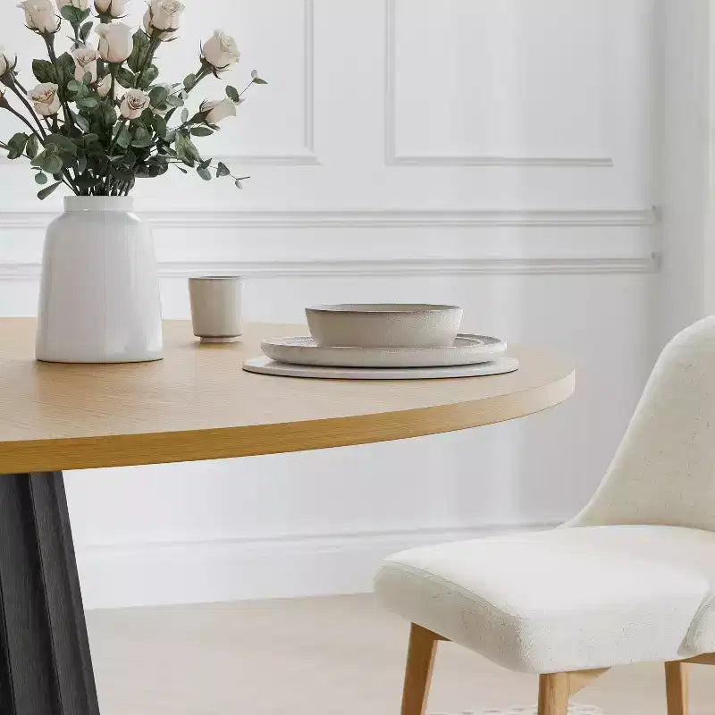 Table à manger ronde en bois massif de 52 po pour 4 à 6 personnes avec plateau et base cannelée conique pour salon/salle à manger/bureau, couleur naturelle