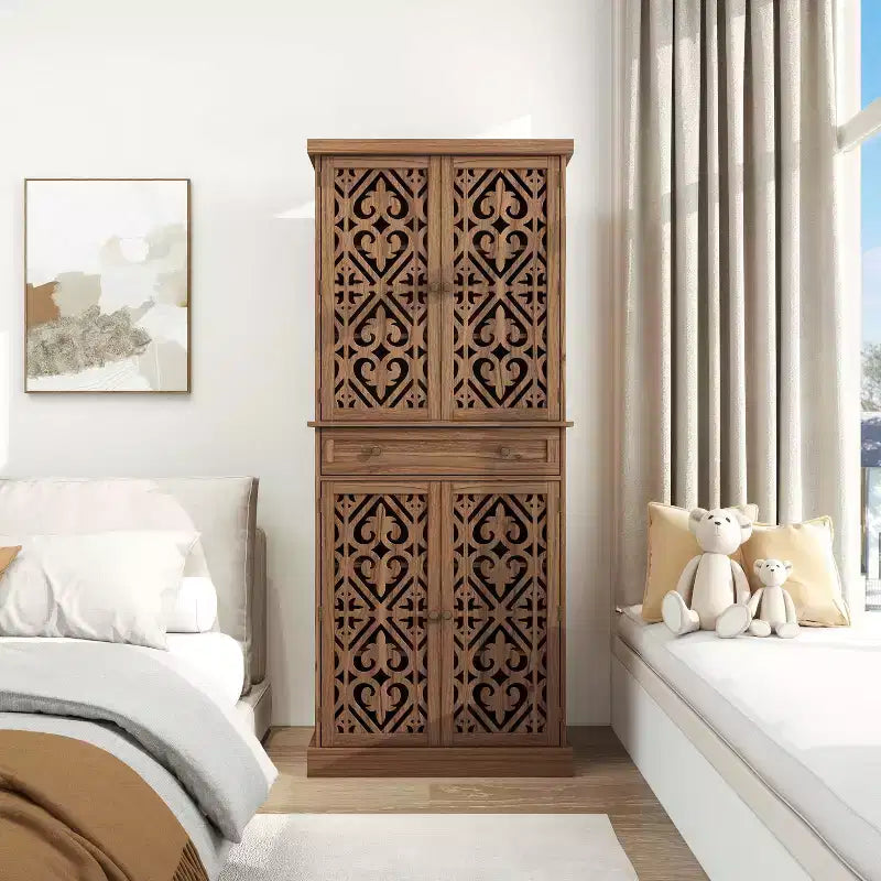 Armoire haute avec 4 portes en rotin/sculptées, meuble de rangement avec 1 tiroir et 4 étagères intérieures réglables, meuble d'appoint pour salon, chambre à coucher