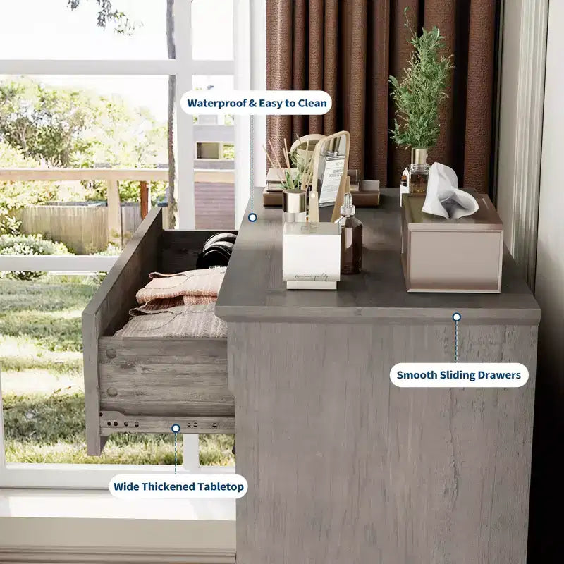 Commode 4 tiroirs pour chambre à coucher, commode en bois de 88 cm de hauteur avec poignées en métal, organisateur de rangement pour vêtements, commode étroite de chevet pour chambre à coucher